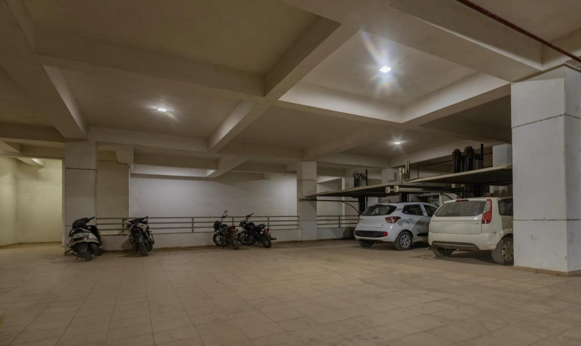 Treebo Eden Park, Ahmedabad Hotel Watuwa Buitenkant foto